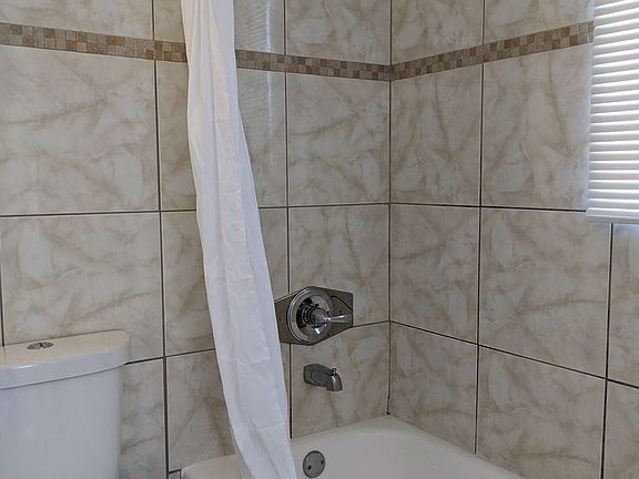 5th image of 617 E Buckthorn St APT 1