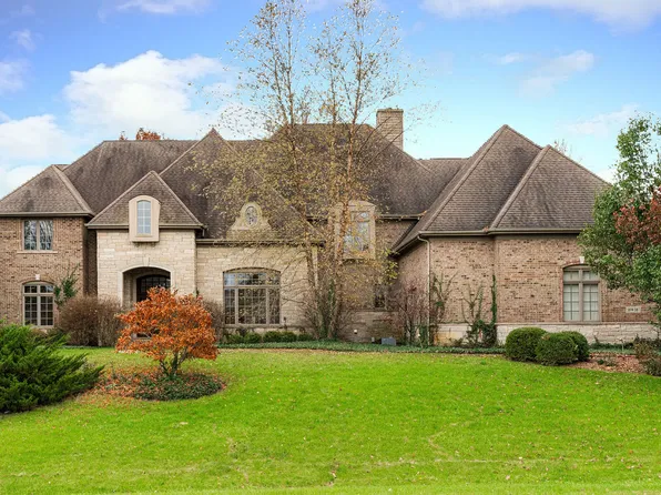 38W387 Clubhouse Dr, St Charles, IL 60175