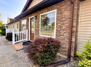 815 N Main St, Flora, IL 62839