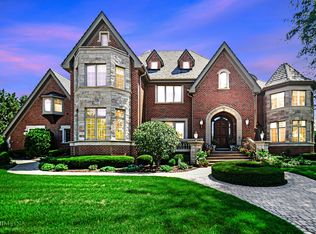 305 Ambriance Dr, Burr Ridge, IL 60527