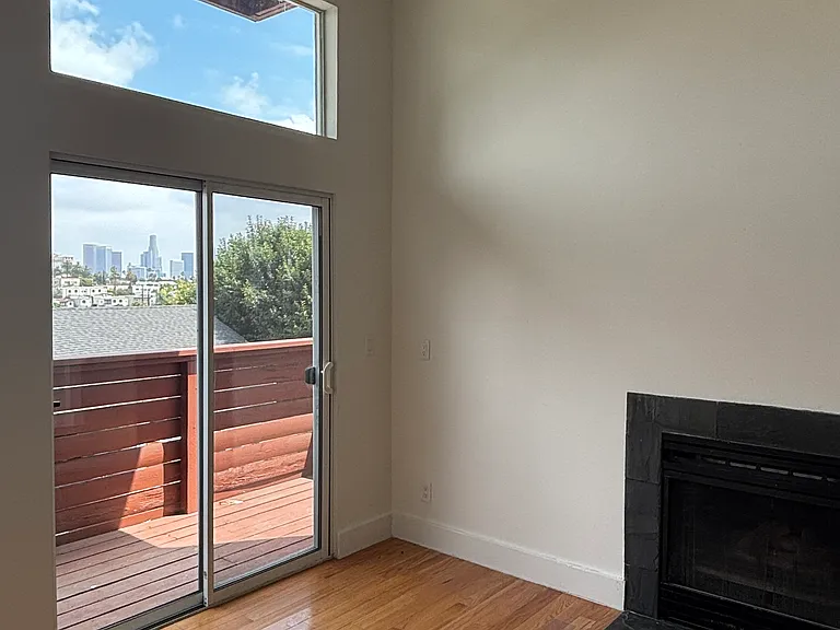 843 Robinson St — Photo 3