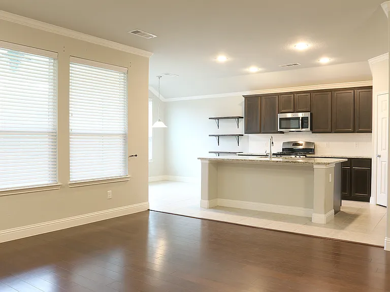 1108 Kingston Ct — Photo 6