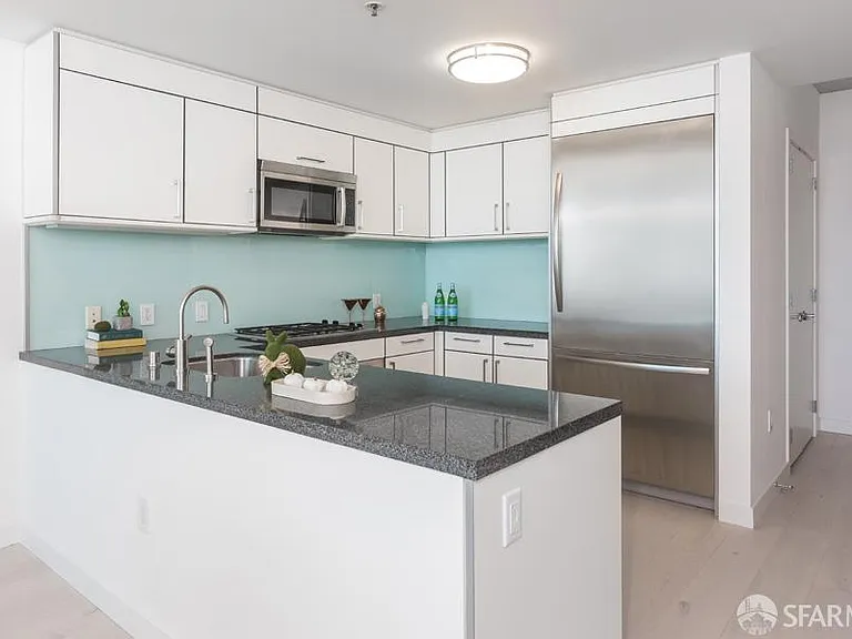 301 Main St #25E — Photo 9