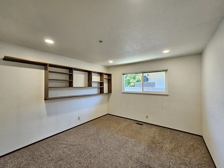 32270 Devonshire St — Photo 12