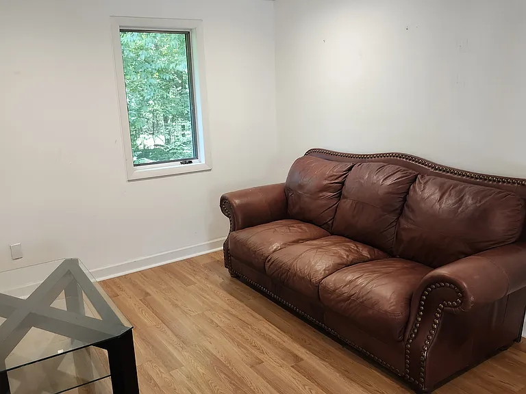 421 E Hyerdale Dr — Photo 3