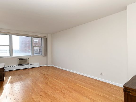 5th image of 5700 Arlington Ave APT 4F