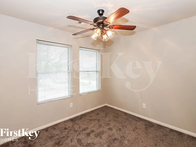 5631 Cinnamon Lake Dr — Photo 12