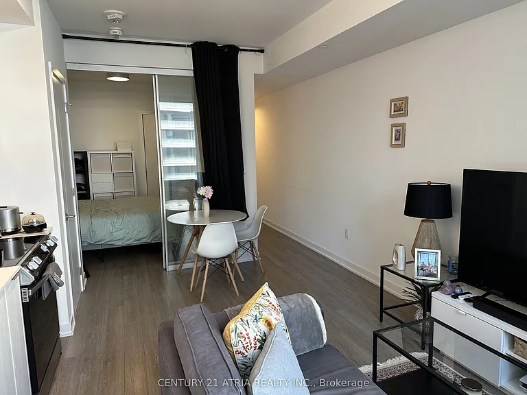 357 King St W #1005 — Photo 7