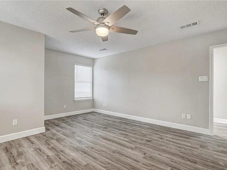 6009 Avery Island Ave — Photo 15