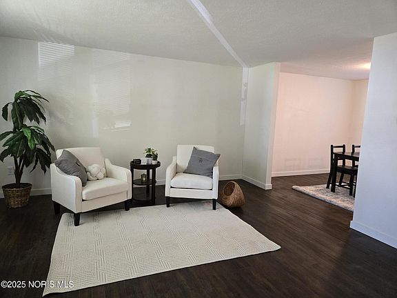 2nd image of 433 La Jolla Dr