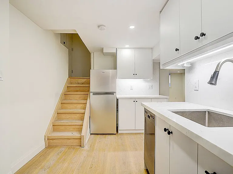 75 Kendal Ave #BASEMENT — Photo 6