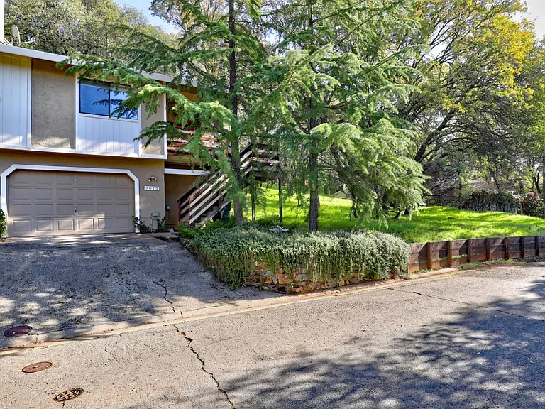2673 Arrow Ct — Photo 1