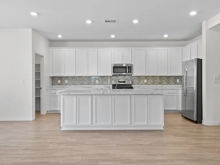 1118 Junipine Ave — Photo 2