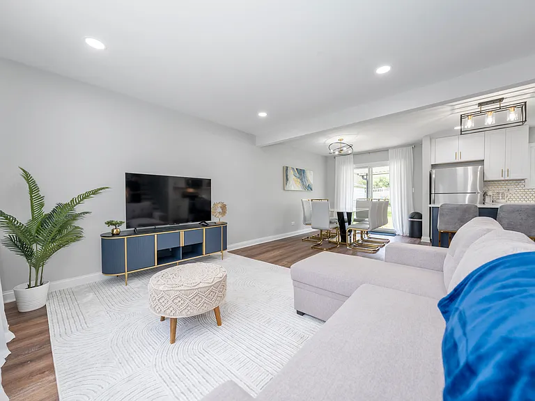 788 N Emroy Ave — Photo 2