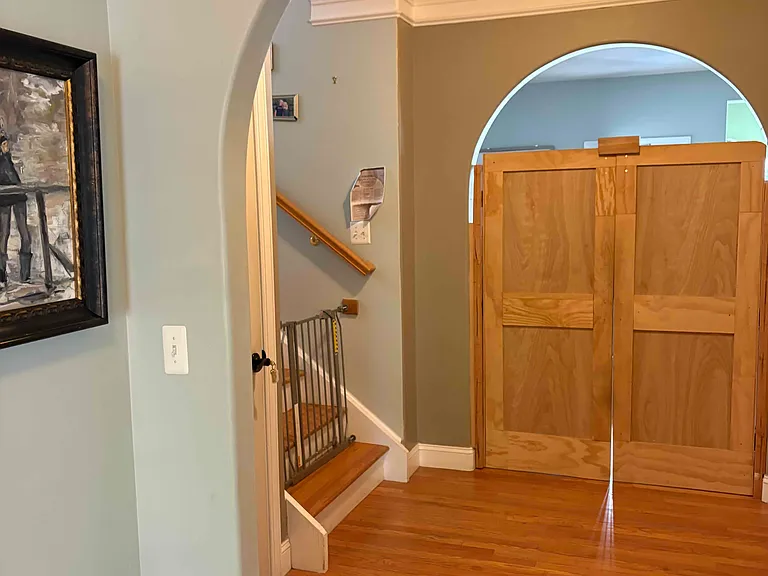 Semi-private entrance. Door to basement is to the left of the stairs.