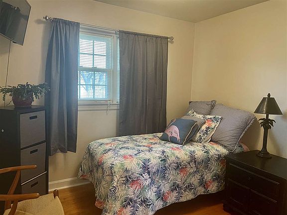 3rd image of 1137 Glenview Way