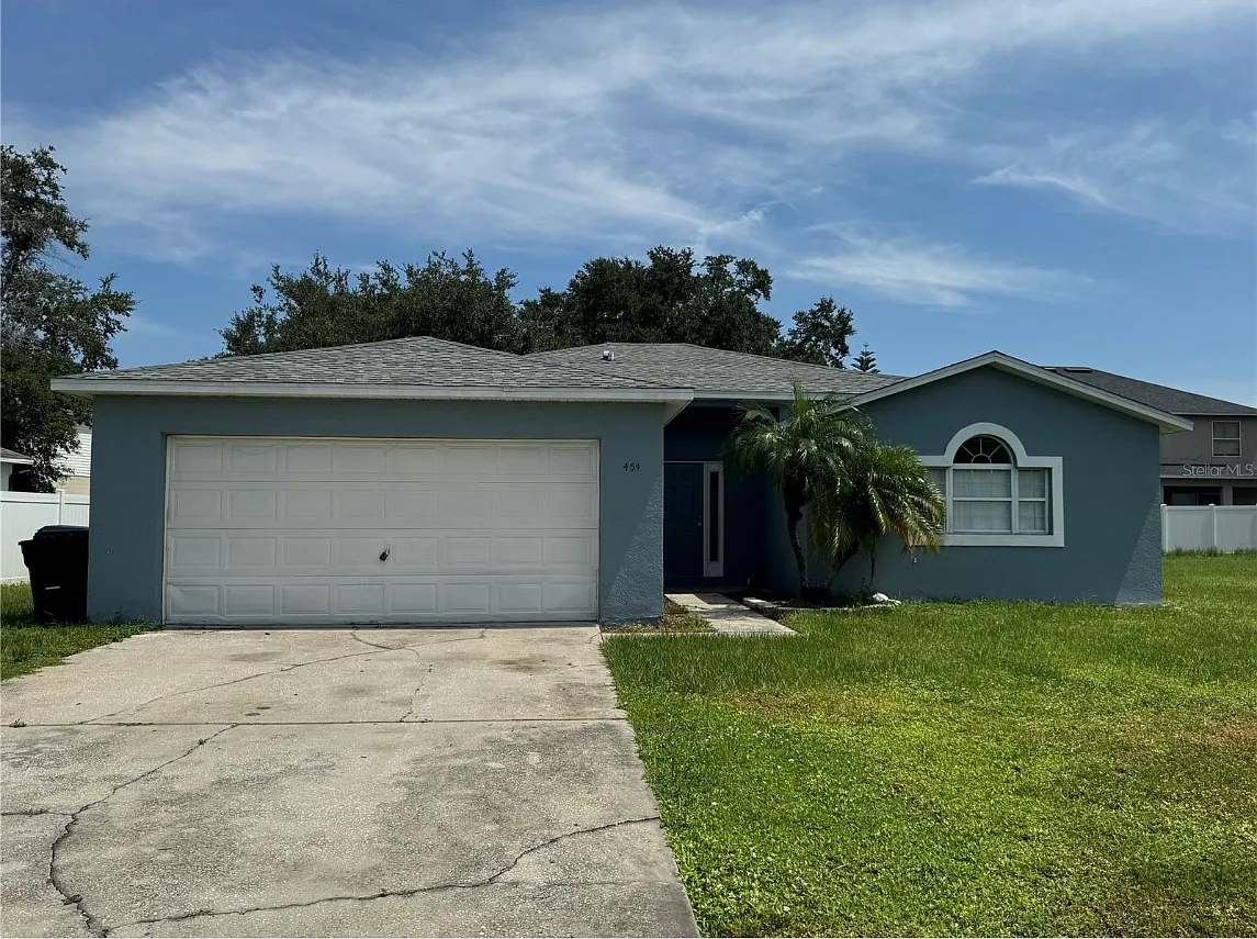 4 bed, 1500 sqft, $1,975 — Photo 1