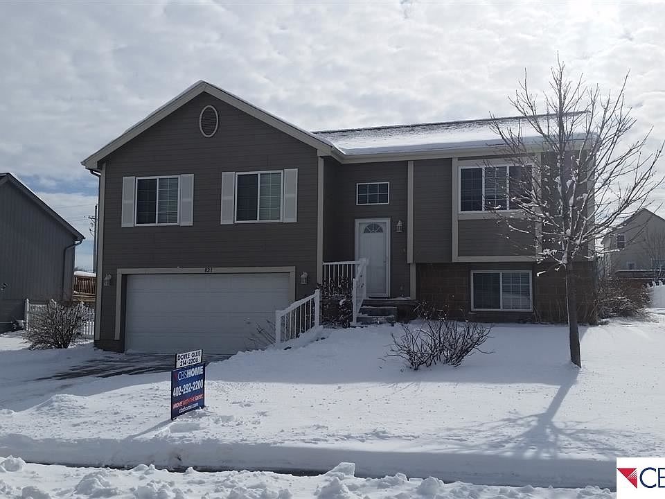1st image of 821 Edgewater Dr