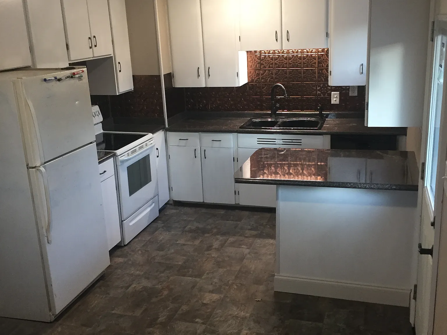 3 bed, 1337 sqft, $1,300 — Photo 2