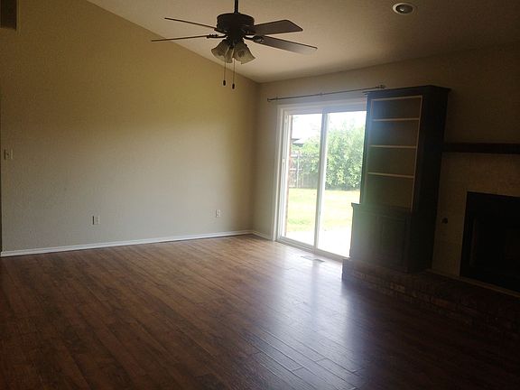 3rd image of 2716 Creekview Ter
