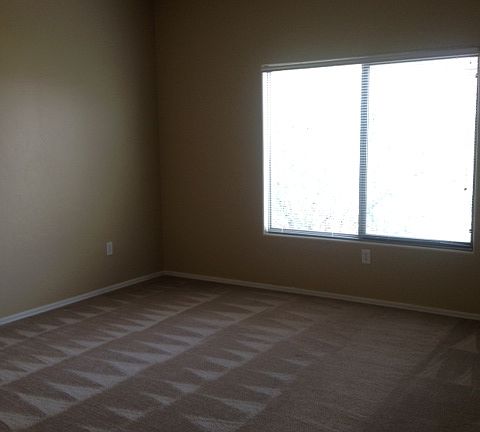 4th image of 405 E Placita Rejilla