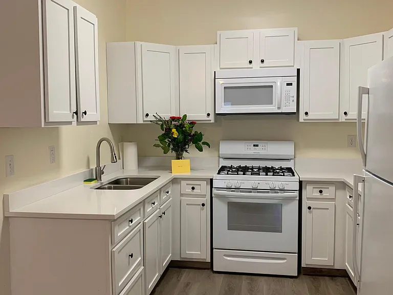 5560 Hiram Lithia Springs Rd #B — Photo 2