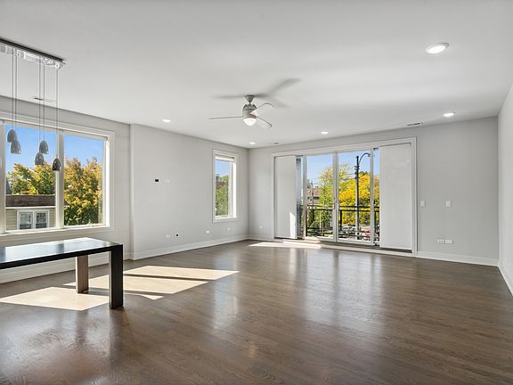 3rd image of 2352 W Winona St #2W