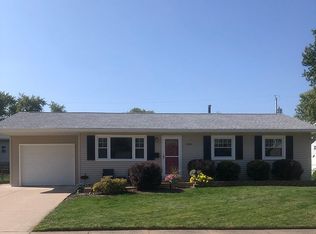 3026 Westmar Dr, Bettendorf, IA