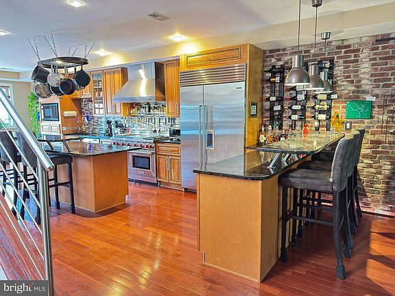 3rd image of 507 M St NE Unit 2