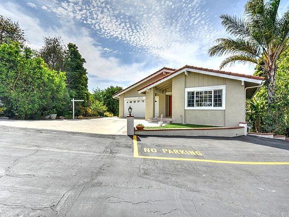 3rd image of 3344 Garden Terrace Ln