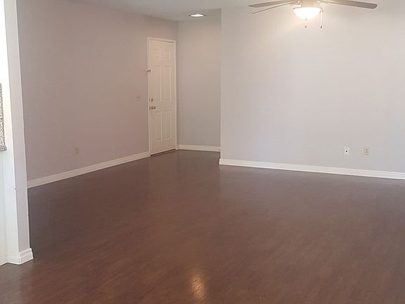 3rd image of 2633 S Plainfield Dr