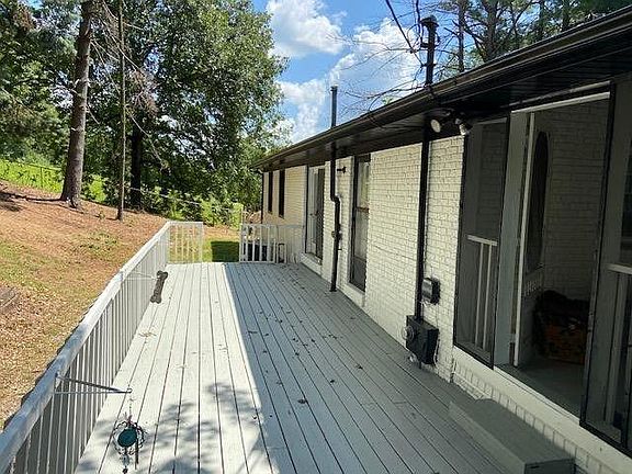 5th image of 805 Bourne Ave