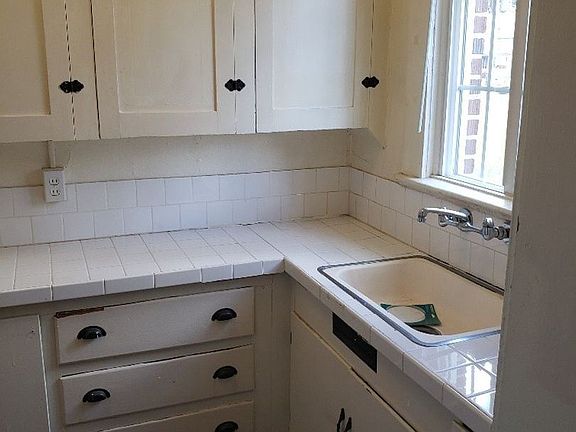 5th image of 914 N Tower Ave #8644715