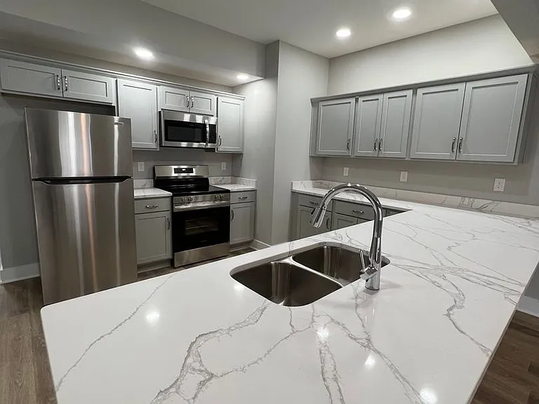 106 Tivoli Path — Photo 1