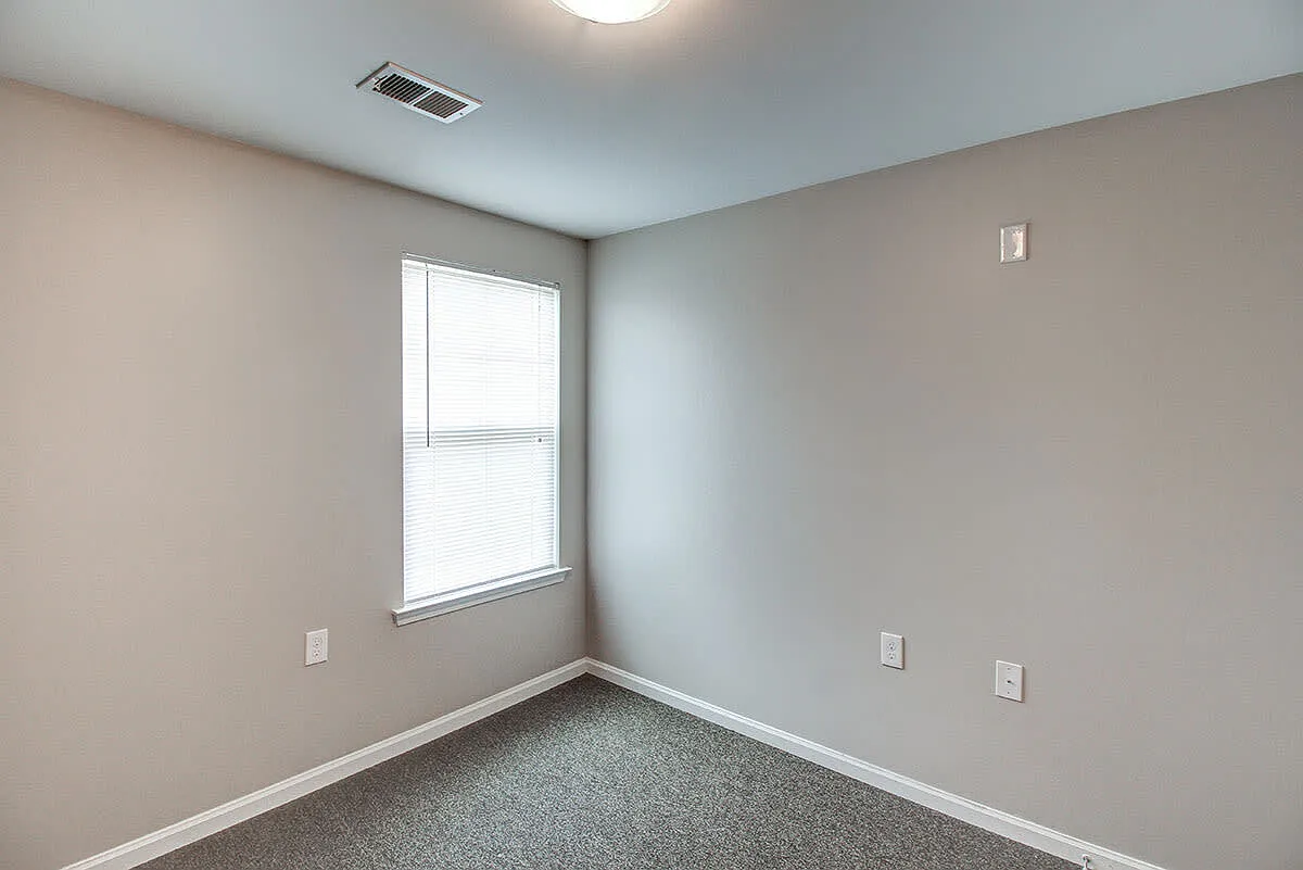 Northside Drive Apartments — Photo 4