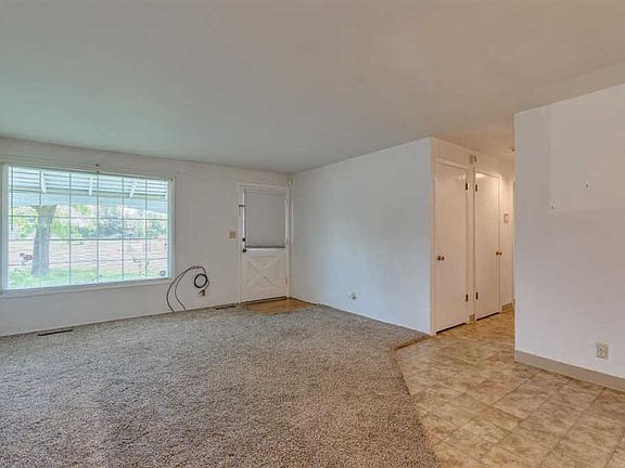5th image of 13707 E Broadway Ave