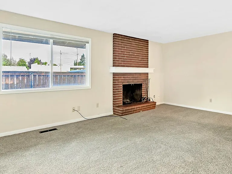 Ferry St - 4 Plex — Photo 8