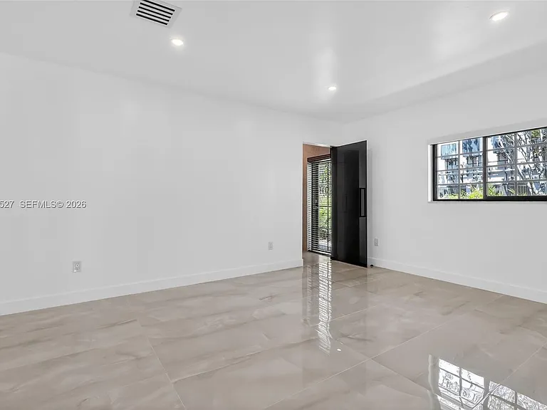 607 Layne Blvd — Photo 30