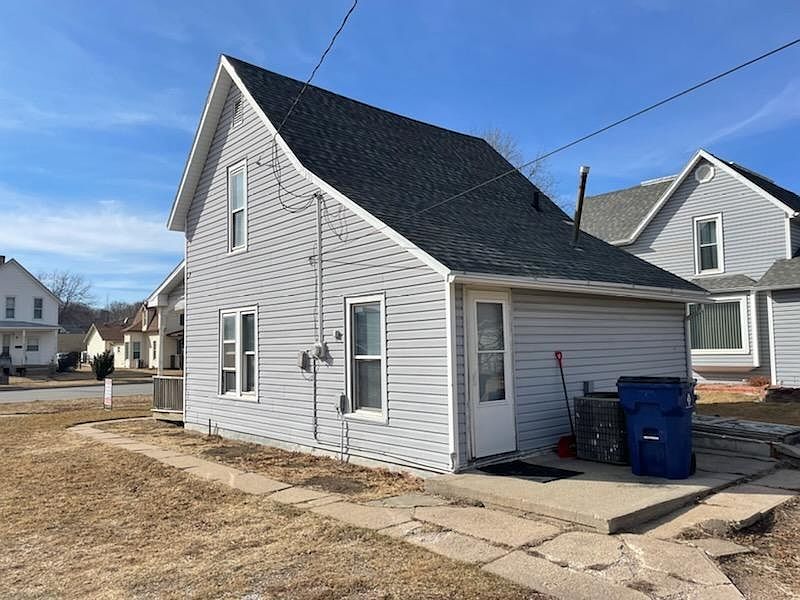 2nd image of 313 Logan St