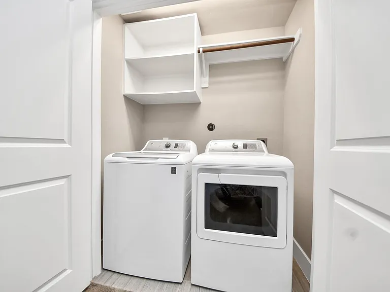2704 Freund St — Photo 26