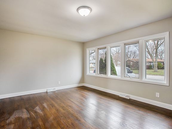 2nd image of 15508 Cherry St
