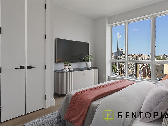 3rd image of 426 Manhattan Ave APT 5G