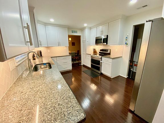 4th image of 5089 Queens Wood Dr