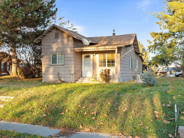 212 Dean Ave, Granger, WA 98932