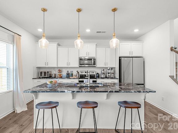 5th image of 135 Aspire Cir