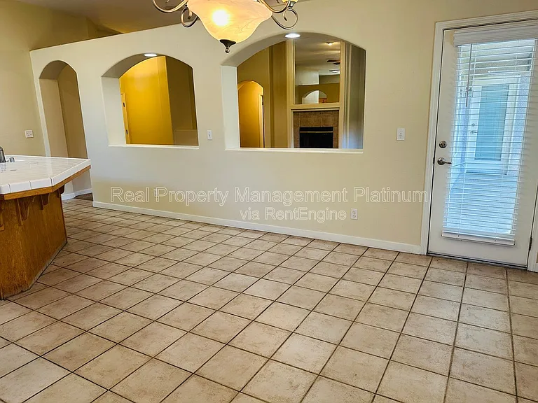2012 Riverview Dr — Photo 3