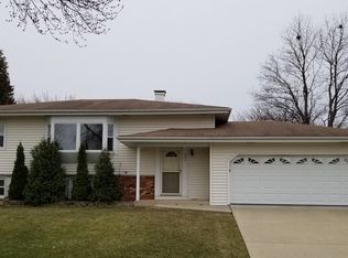 805 Bernard Dr, Buffalo Grove, IL 60089