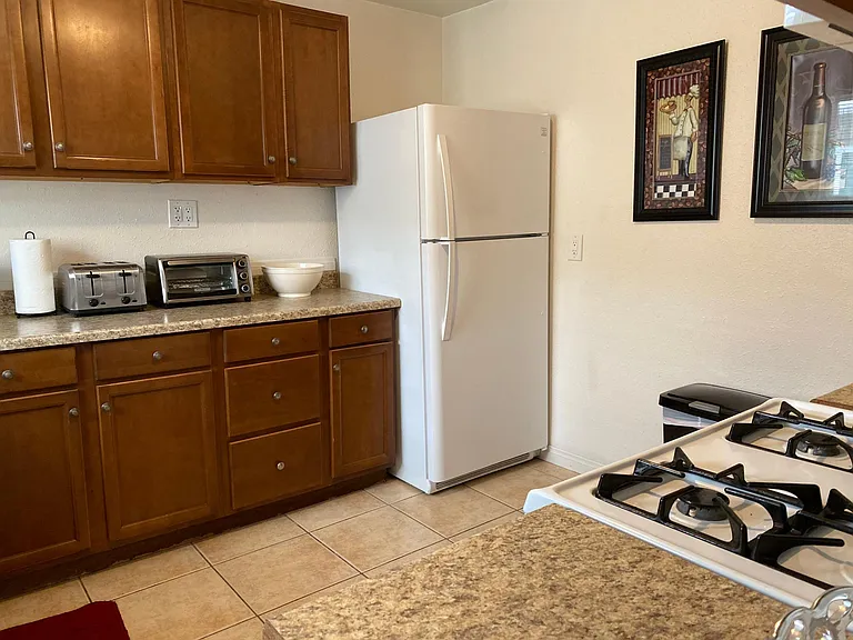 Kitchen. Comes with Fridge.