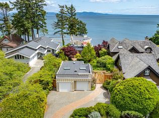 5267 Parker Ave, Saanich, BC V8Y2N1