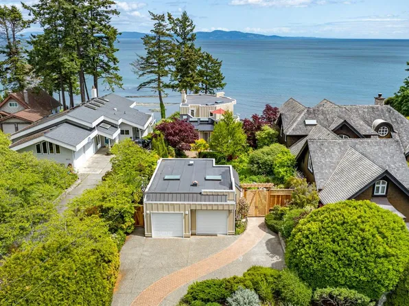 5267 Parker Ave, Saanich, BC V8Y 2N1